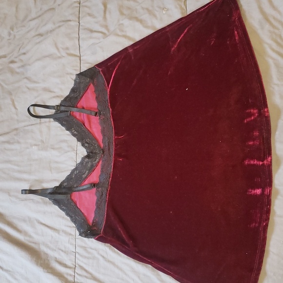 No Comment Wine Velvet Tank - Picture 3 of 5